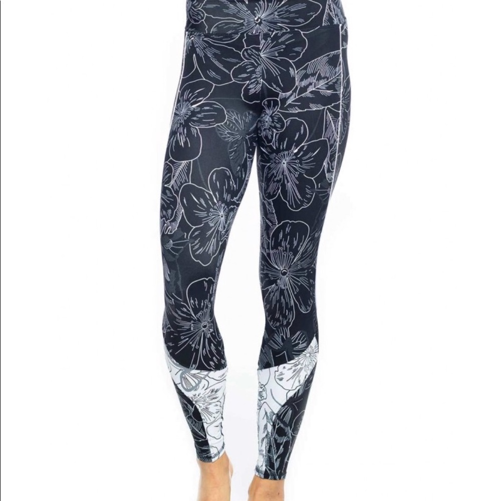 Black Flower Close Squarters Legging